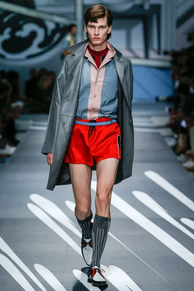 Look 24